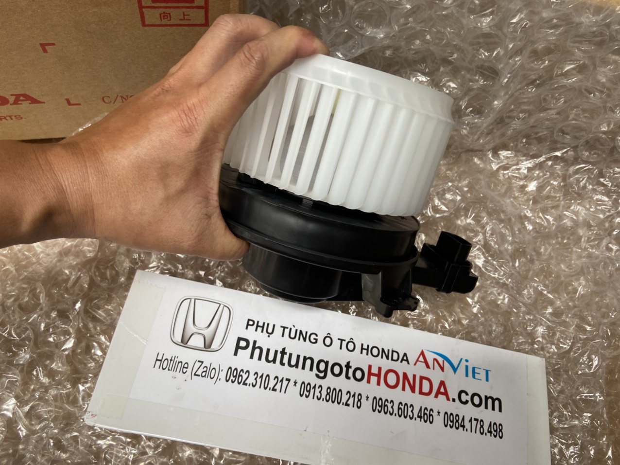 Mô tơ quạt điều hòa trong táp lô xe Honda CRV